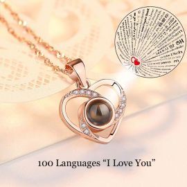 ”I Love You“ Heart-shaped Projection Necklace in 100 Languages