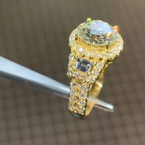 8.30 CT Round Cut Ring in Gold