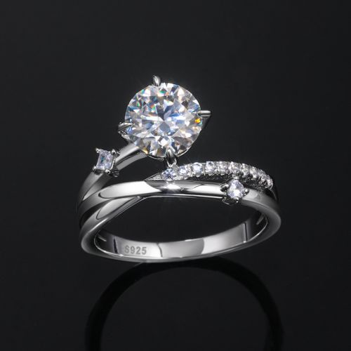 2Ct Round Cut Thorns Moissanite Engagement Ring in S925 Sterling Silver